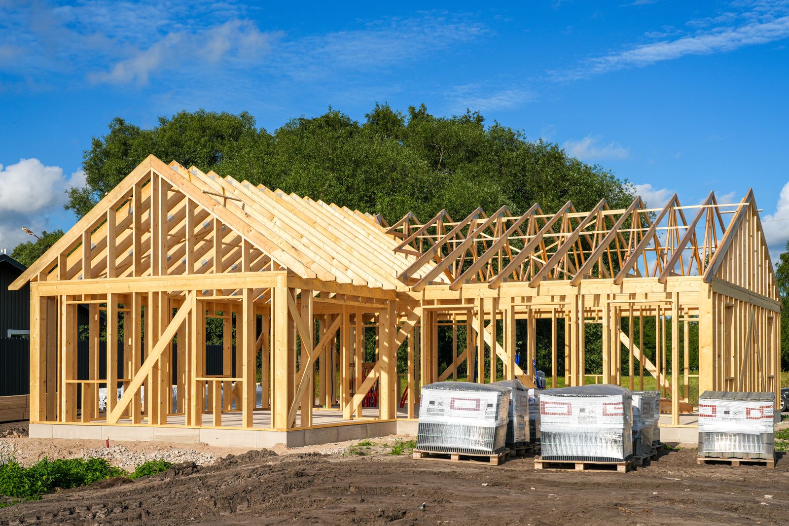 Houtskeletconstructie van een woning in opbouw
